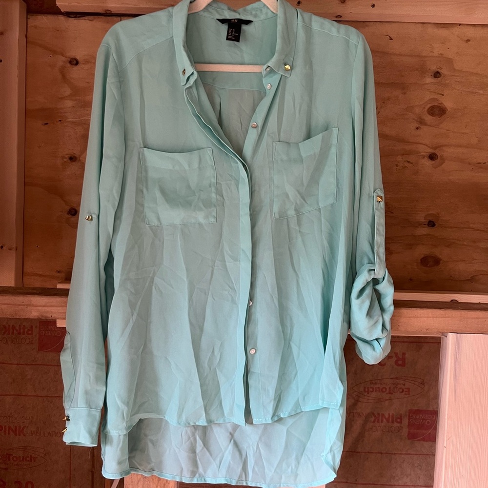 H&M Light mint aqua turquoise Green Summer Blouse. Size 10. Flowy from 2010s